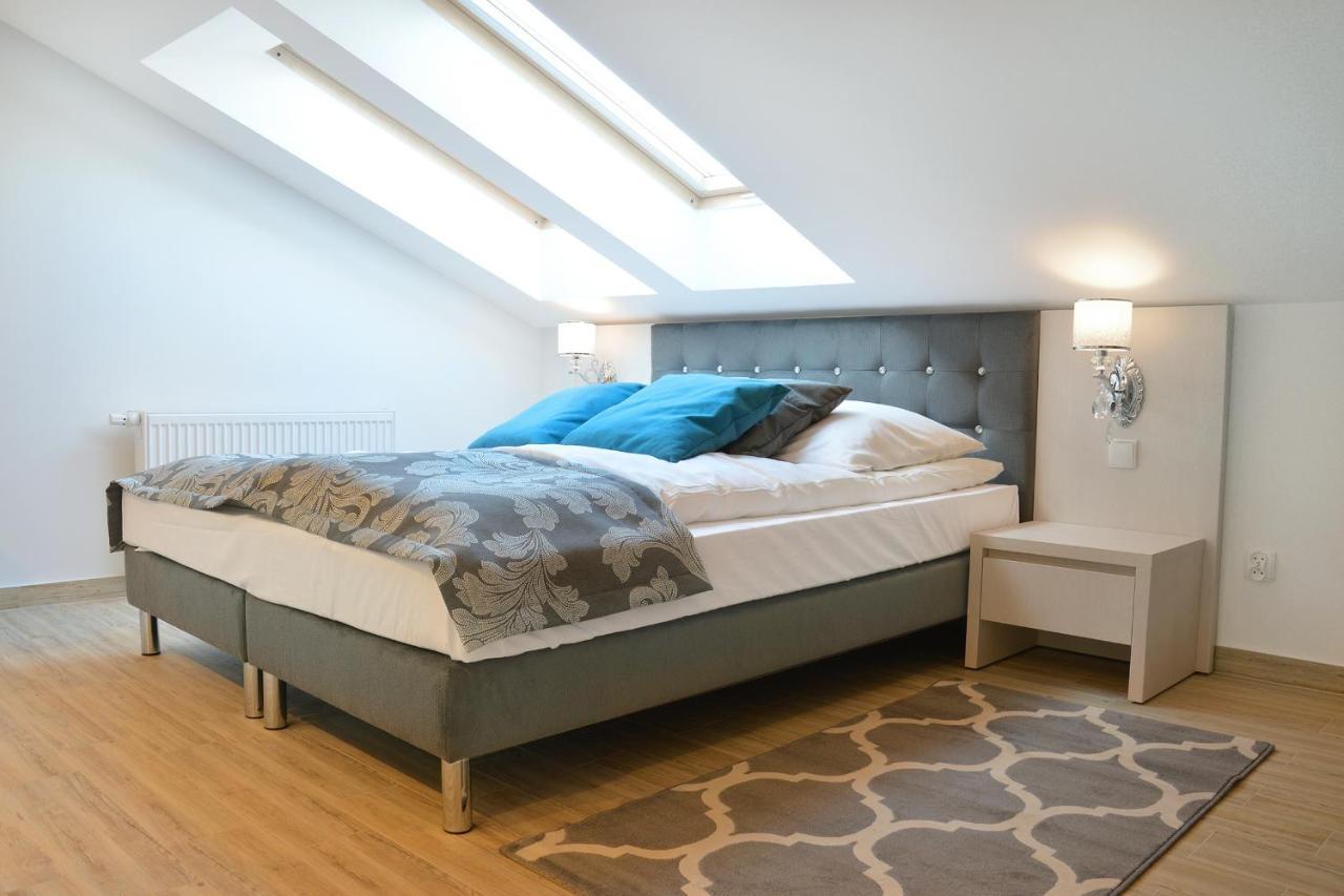 Delfin Bed & Breakfast Мендзиводзе Екстериор снимка