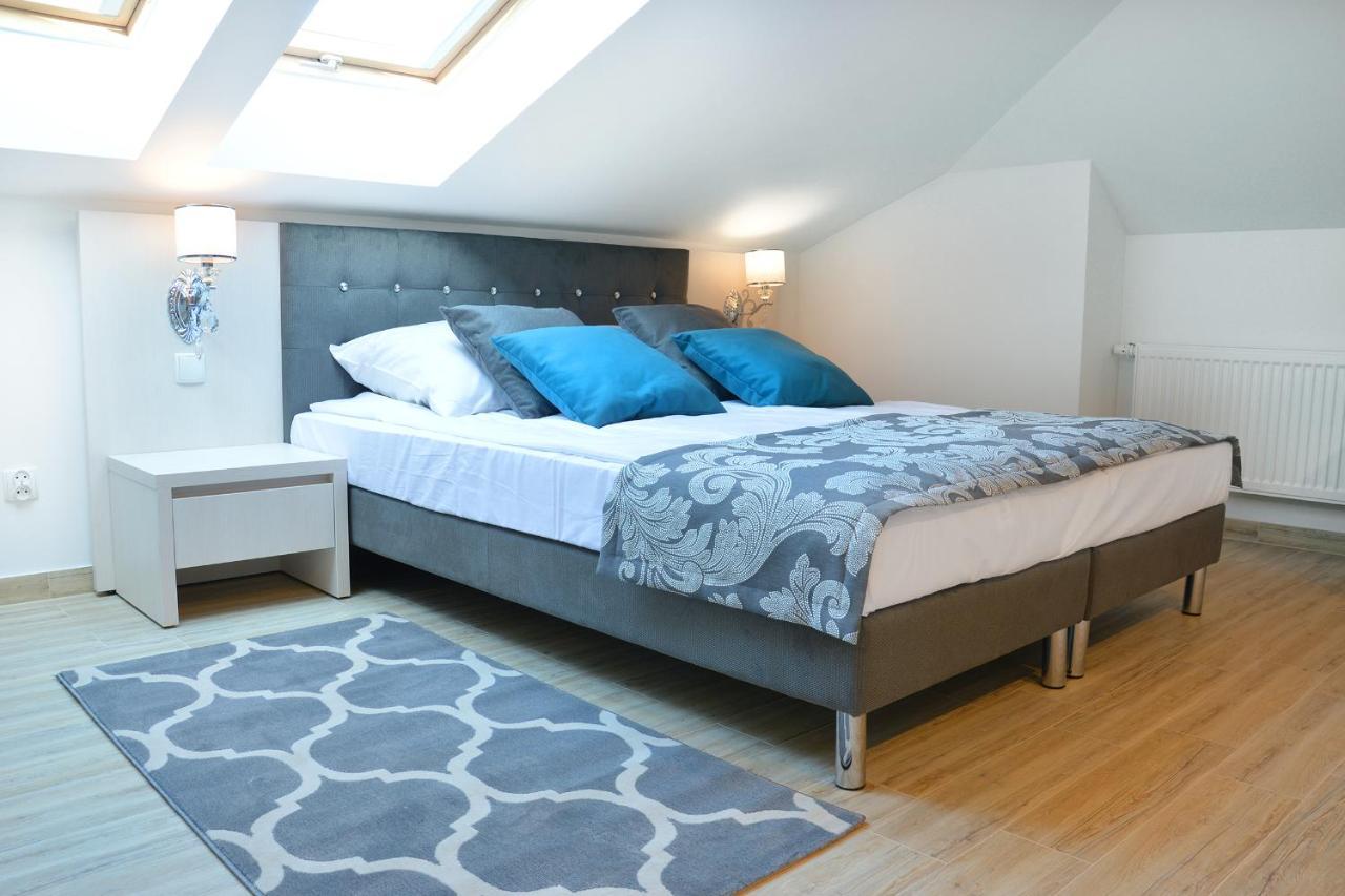 Delfin Bed & Breakfast Мендзиводзе Екстериор снимка