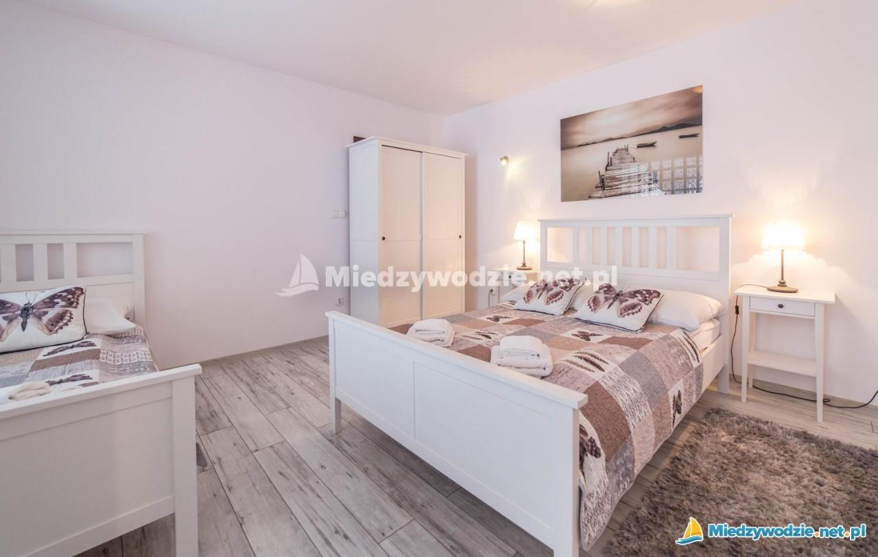 Delfin Bed & Breakfast Мендзиводзе Екстериор снимка
