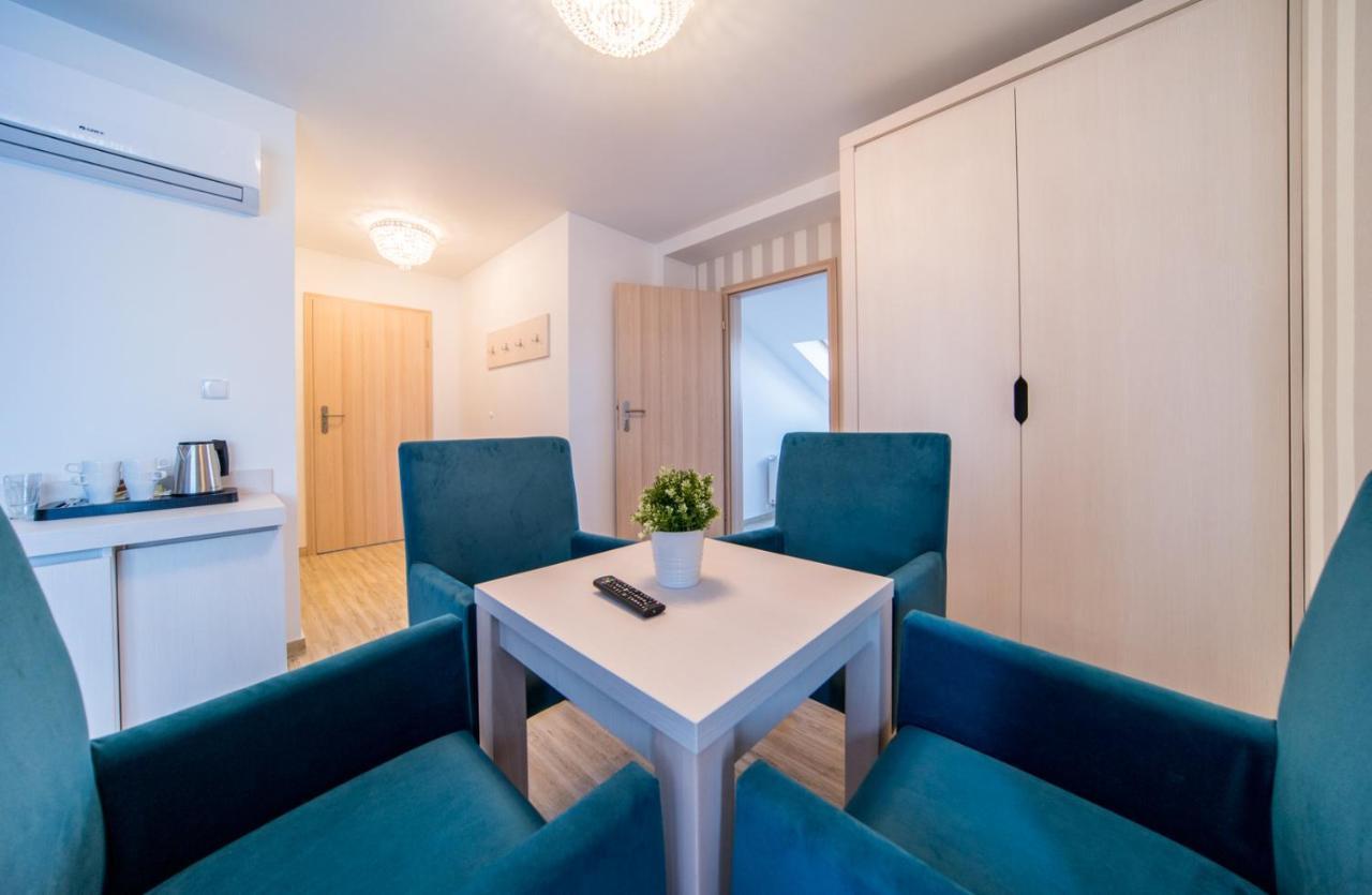 Delfin Bed & Breakfast Мендзиводзе Екстериор снимка