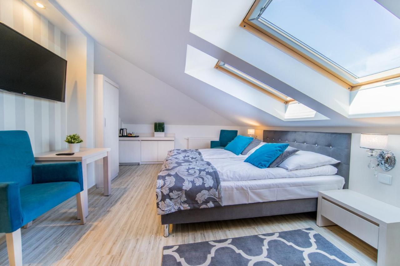 Delfin Bed & Breakfast Мендзиводзе Екстериор снимка