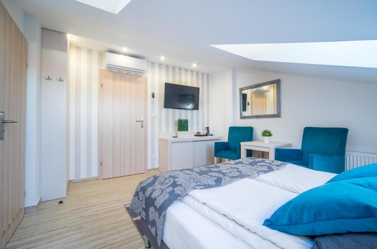 Delfin Bed & Breakfast Мендзиводзе Екстериор снимка