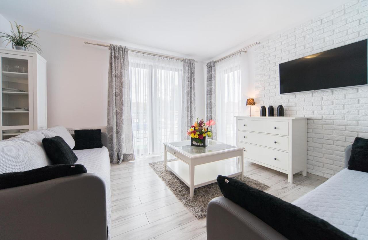 Delfin Bed & Breakfast Мендзиводзе Екстериор снимка