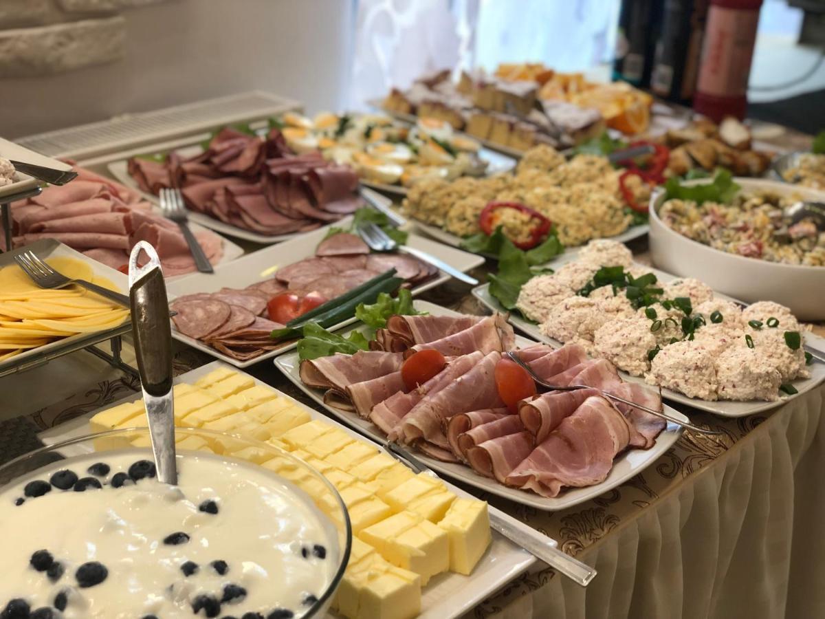 Delfin Bed & Breakfast Мендзиводзе Екстериор снимка