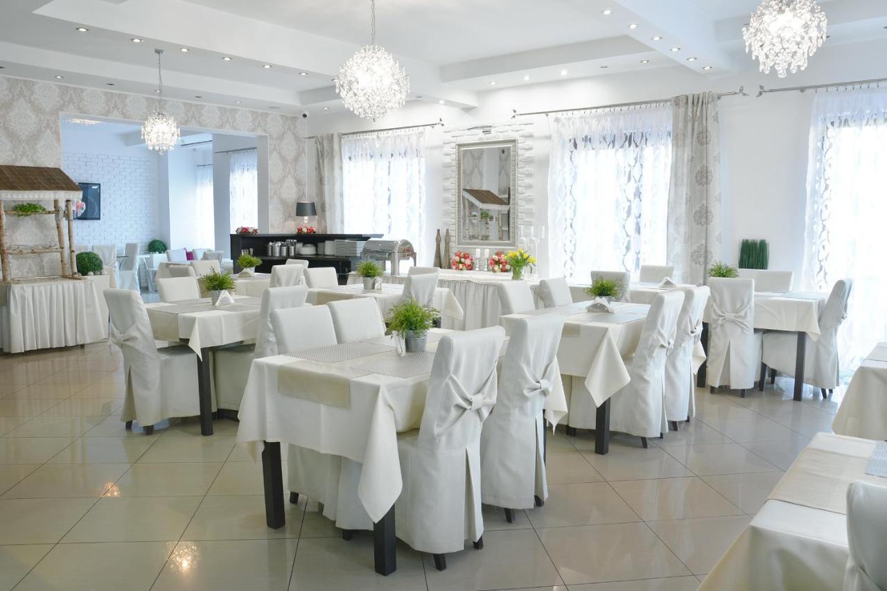 Delfin Bed & Breakfast Мендзиводзе Екстериор снимка