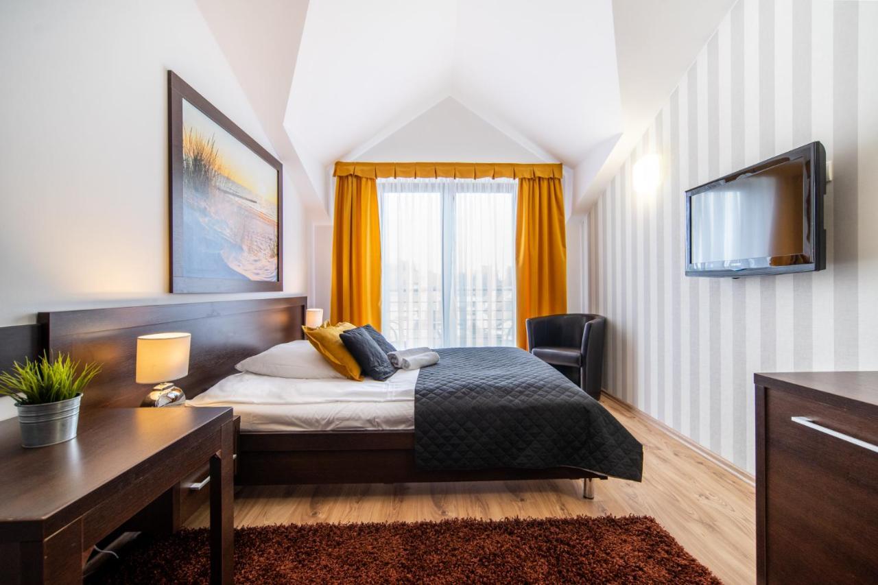 Delfin Bed & Breakfast Мендзиводзе Екстериор снимка