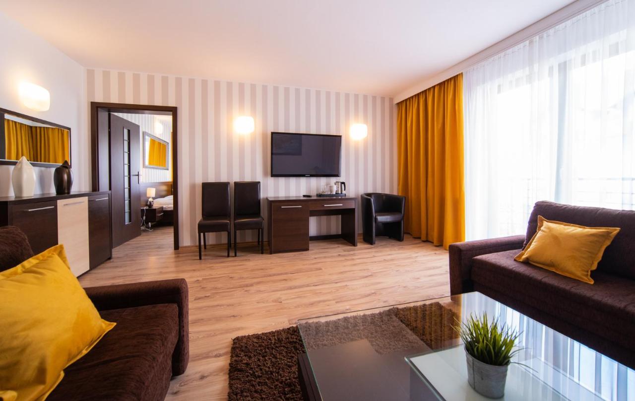 Delfin Bed & Breakfast Мендзиводзе Екстериор снимка