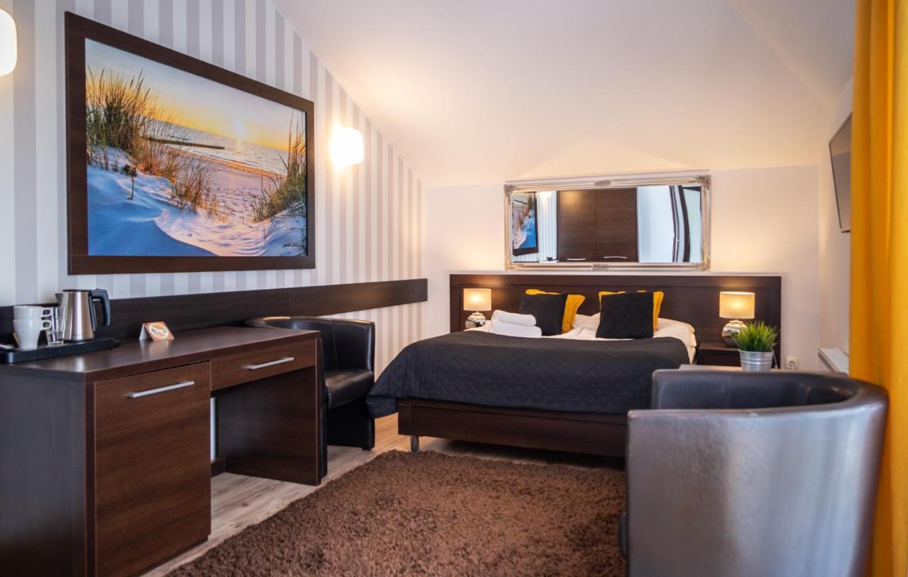 Delfin Bed & Breakfast Мендзиводзе Екстериор снимка