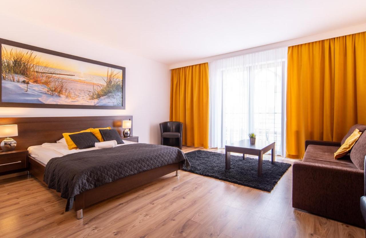 Delfin Bed & Breakfast Мендзиводзе Екстериор снимка