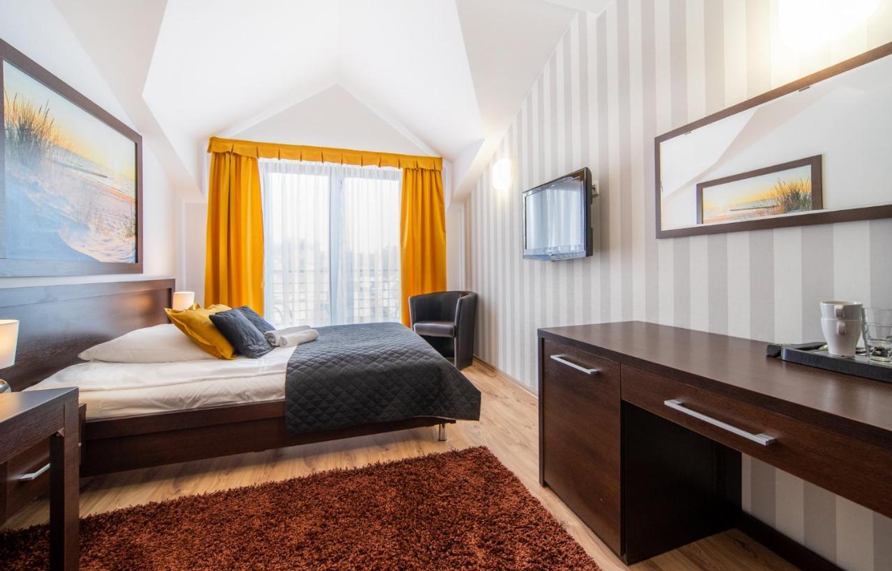 Delfin Bed & Breakfast Мендзиводзе Екстериор снимка