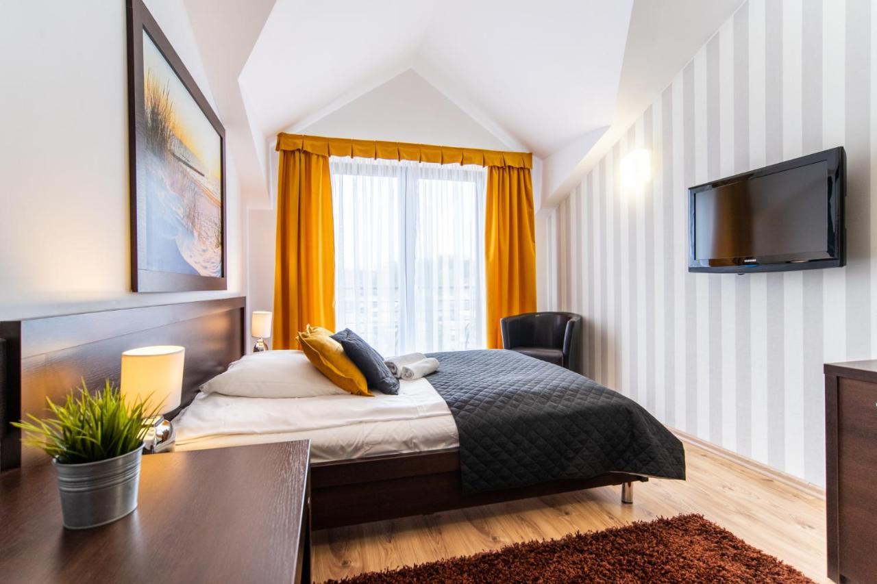 Delfin Bed & Breakfast Мендзиводзе Екстериор снимка