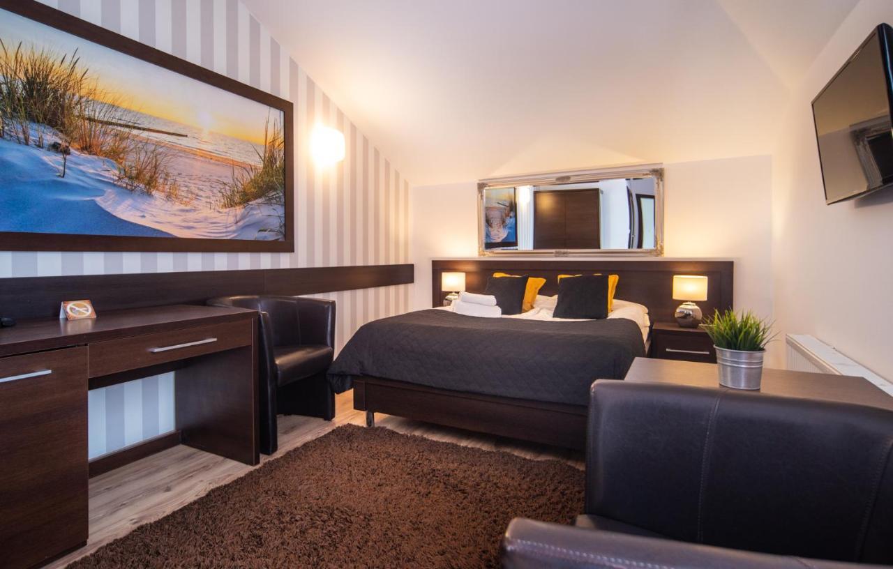 Delfin Bed & Breakfast Мендзиводзе Екстериор снимка