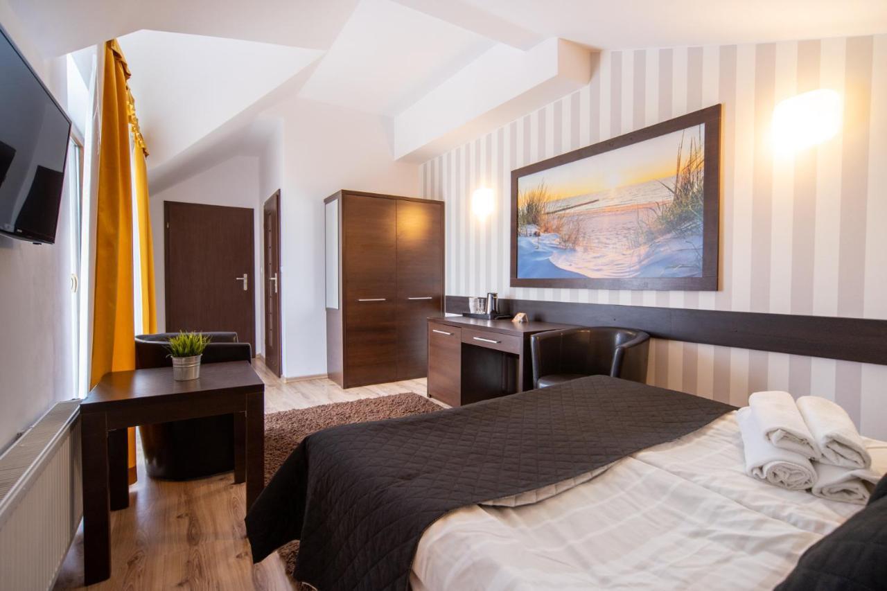 Delfin Bed & Breakfast Мендзиводзе Екстериор снимка