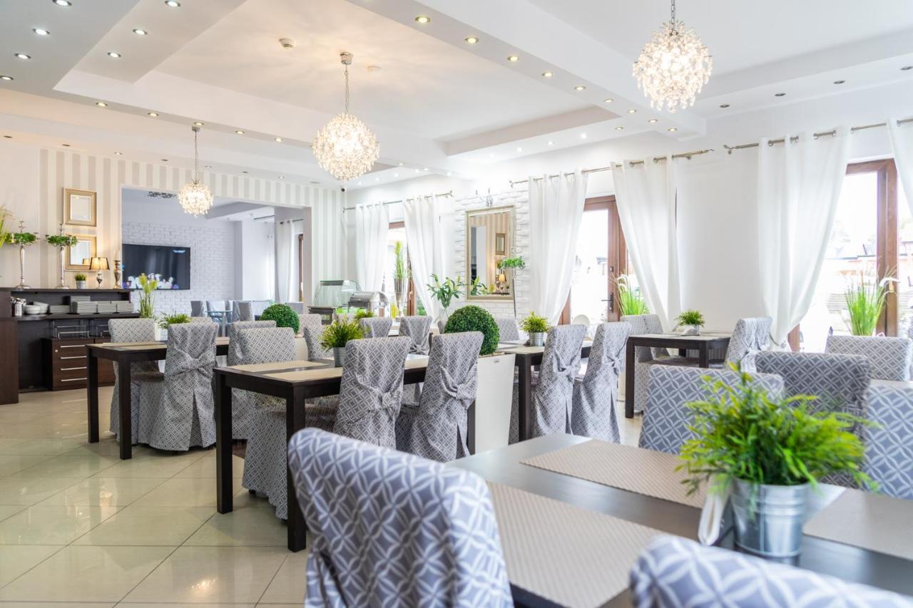 Delfin Bed & Breakfast Мендзиводзе Екстериор снимка