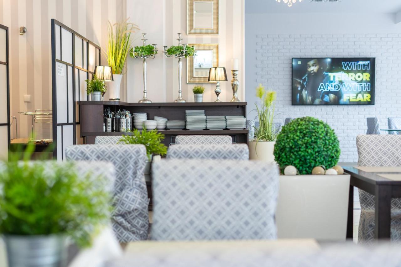 Delfin Bed & Breakfast Мендзиводзе Екстериор снимка
