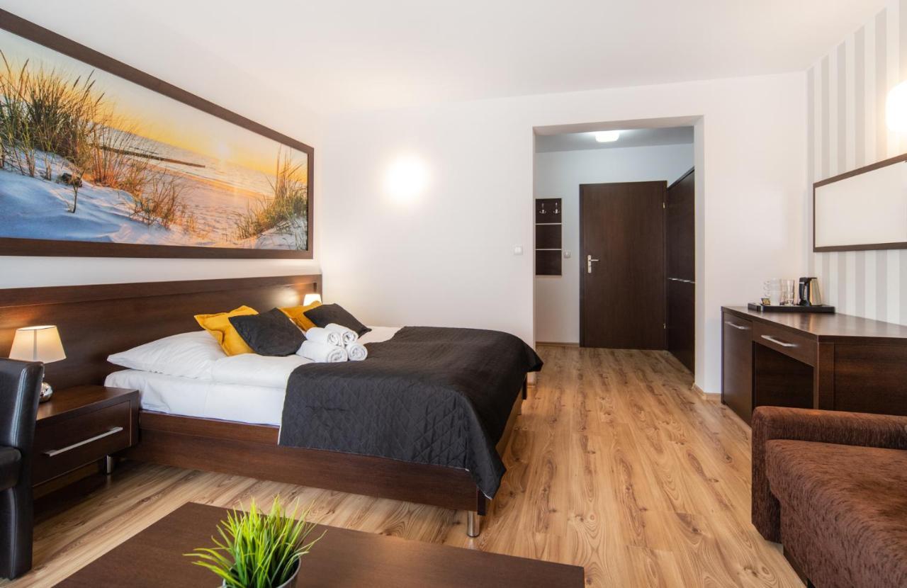 Delfin Bed & Breakfast Мендзиводзе Екстериор снимка
